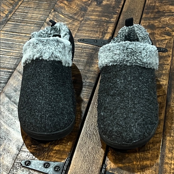 Cozy Gray Women's Slippers - Picture 3 of 6